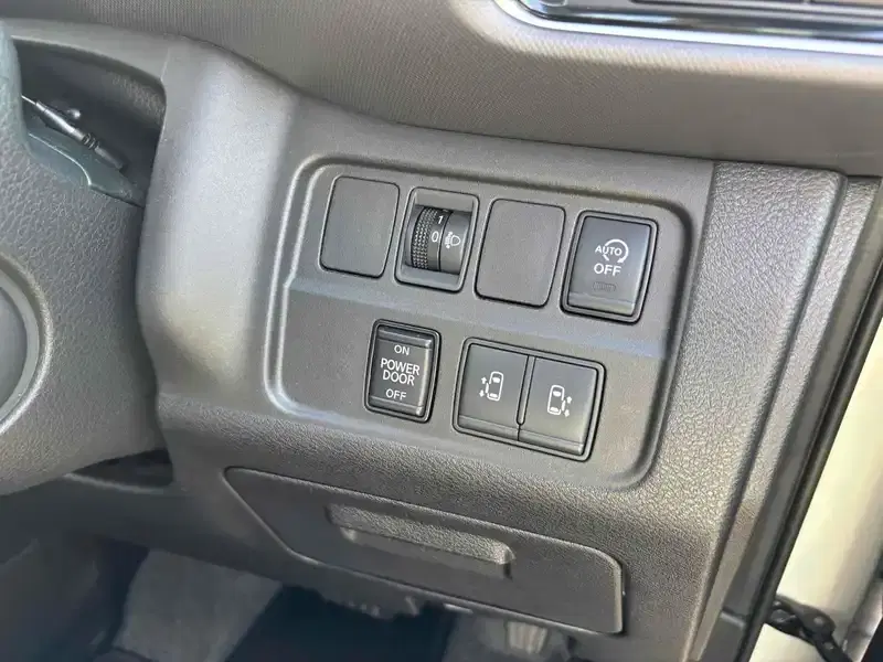 NISSAN SERENA XV Image 8