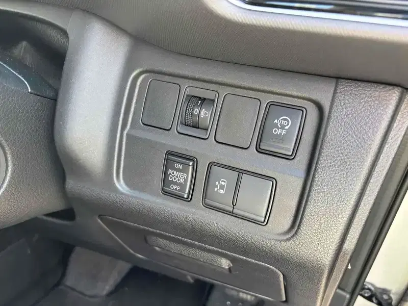 NISSAN SERENA X Image 7