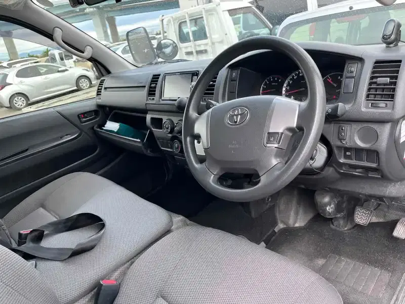 TOYOTA HIACE VAN LONGDX 4WD Image 13