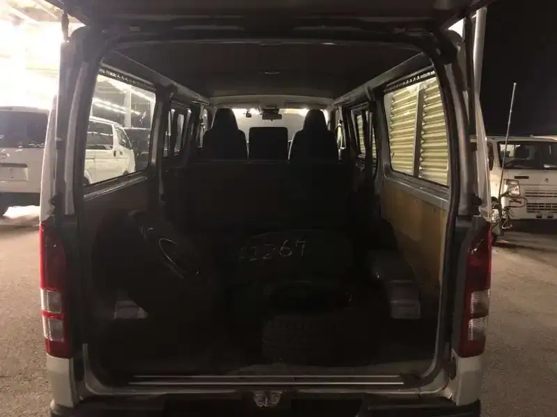 TOYOTA HIACE VAN LONGDX 4WD Image 8