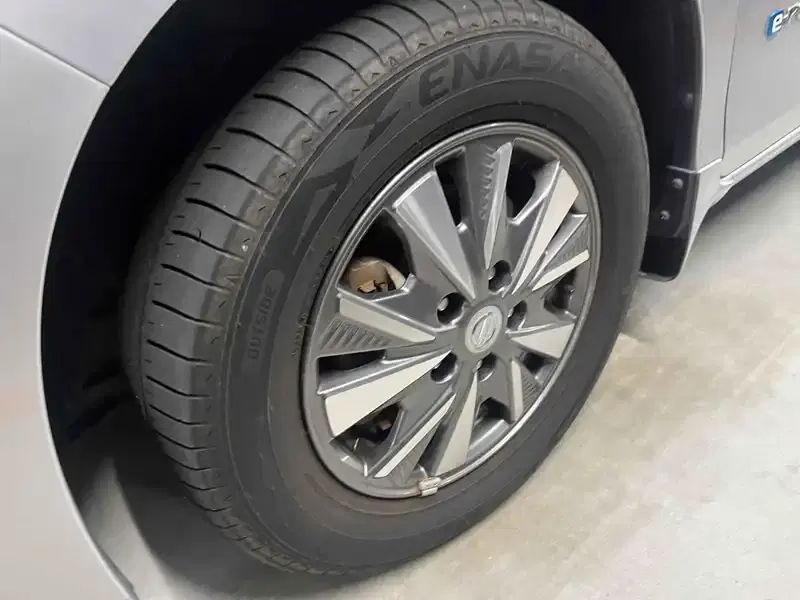 NISSAN SERENA 5D E-POWER XV Image 12