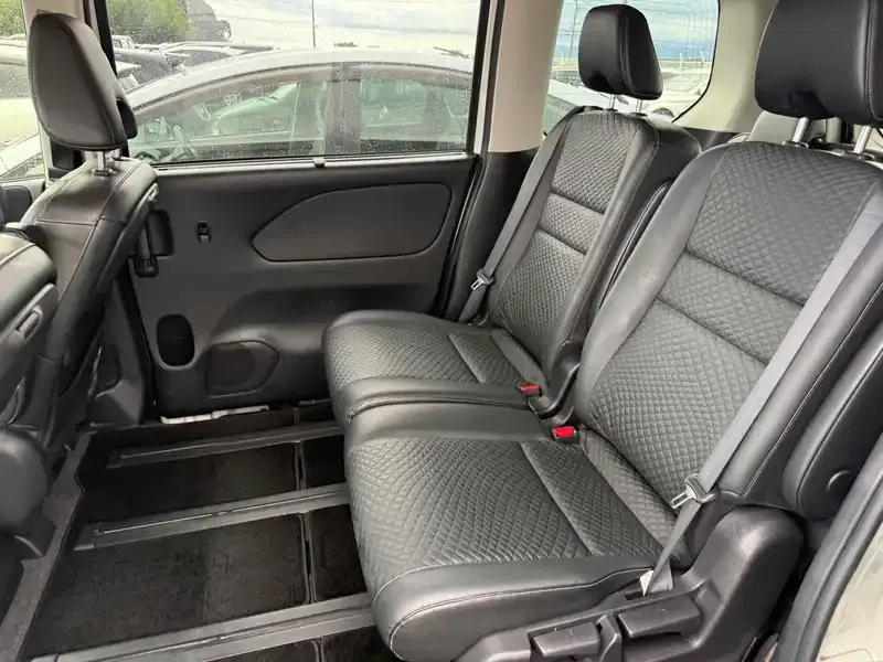 NISSAN SERENA E-POWER HIGHWAY STAR V PRO-PILOT Image 15