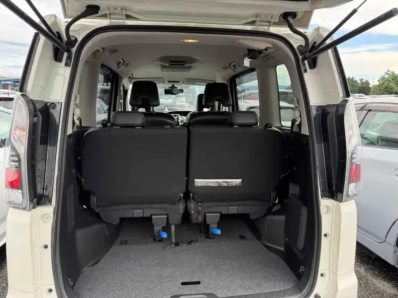 NISSAN SERENA E-POWER HIGHWAY STAR V PRO-PILOT Image 16