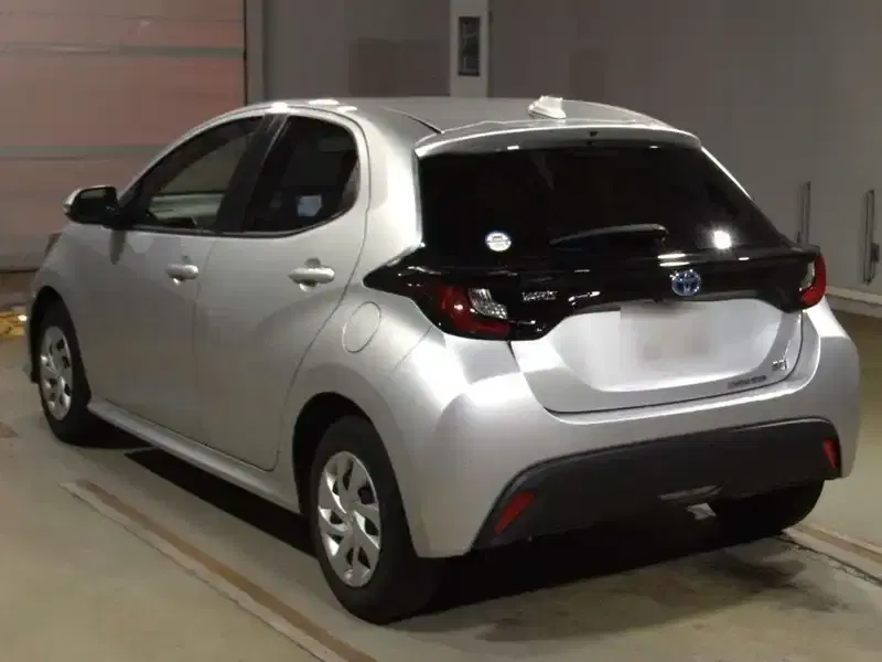 TOYOTA YARIS HYBRID X Image 7