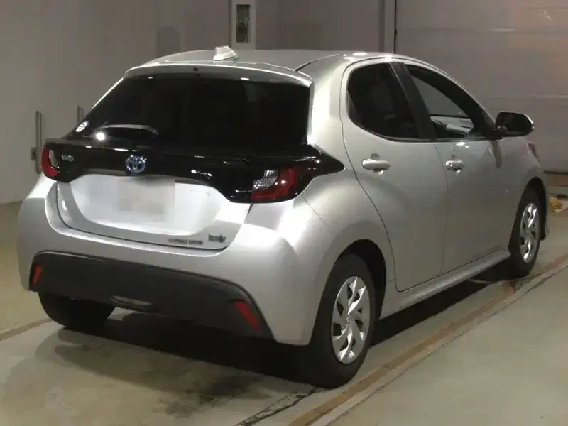 TOYOTA YARIS HYBRID X Image 4