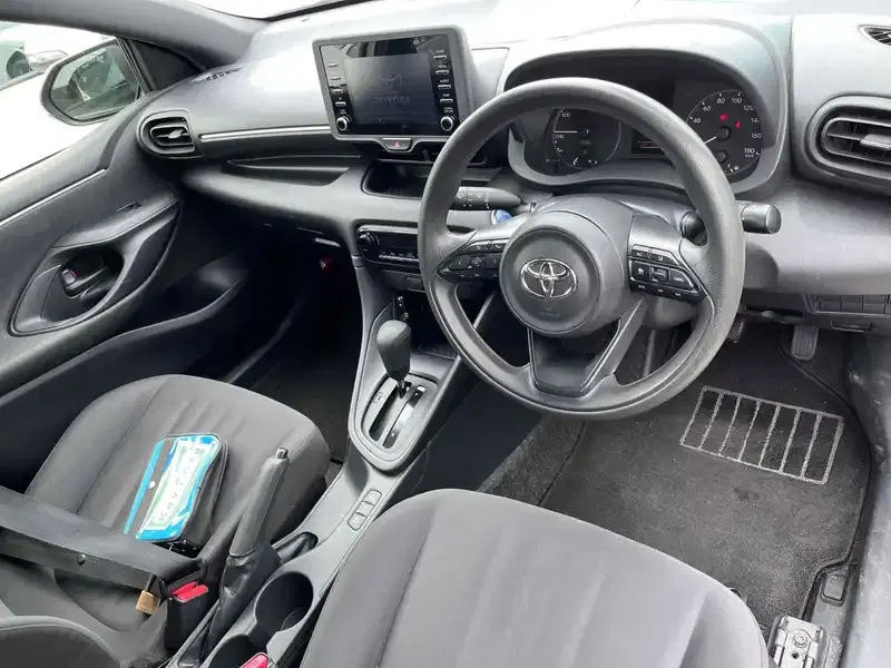 TOYOTA YARIS HYBRID X Image 12