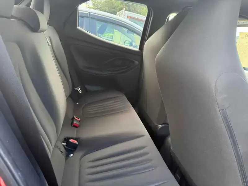 TOYOTA YARIS HYBRID X 4WD Image 11