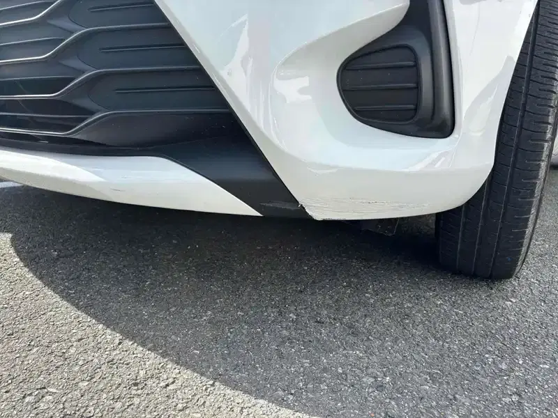 TOYOTA VITZ HYBRID F Image 9
