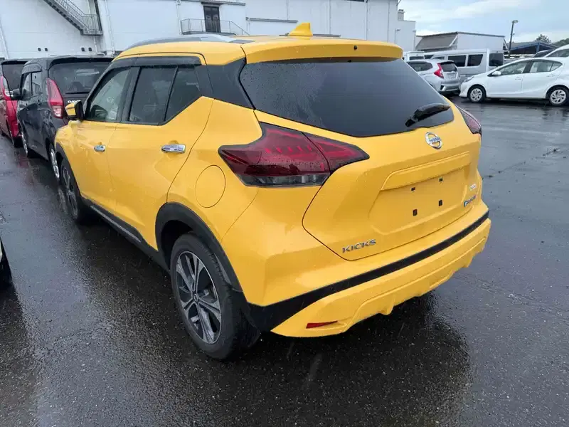 NISSAN KICKS 5D X Image 2