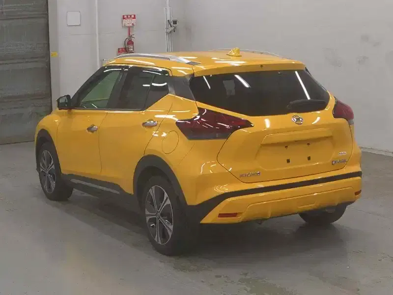 NISSAN KICKS 5D X Image 4