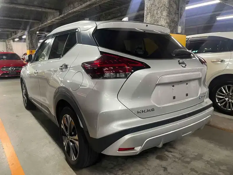 NISSAN KICKS 5D X Image 2