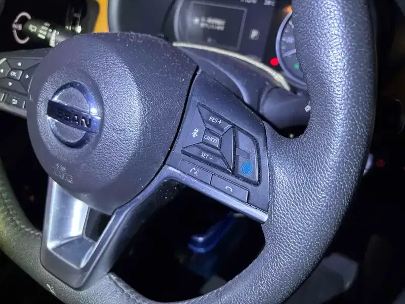 NISSAN KICKS 5D X TWO TONE INTERIOR EDITION Image 10