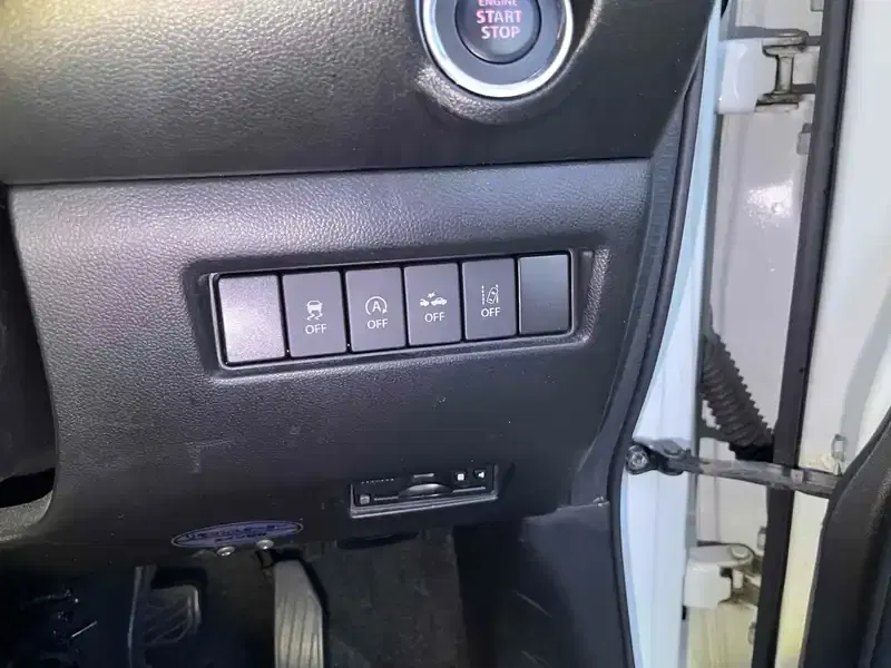 SUZUKI SWIFT  Image 7