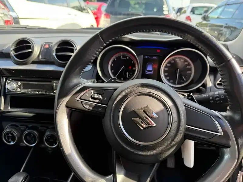 SUZUKI SWIFT HYBRID RS 4WD Image 10