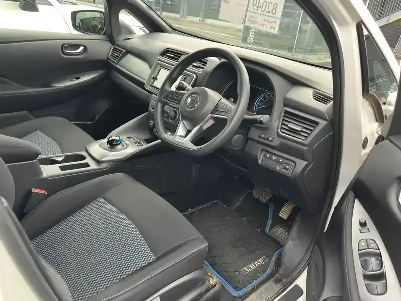 NISSAN LEAF S Image 11