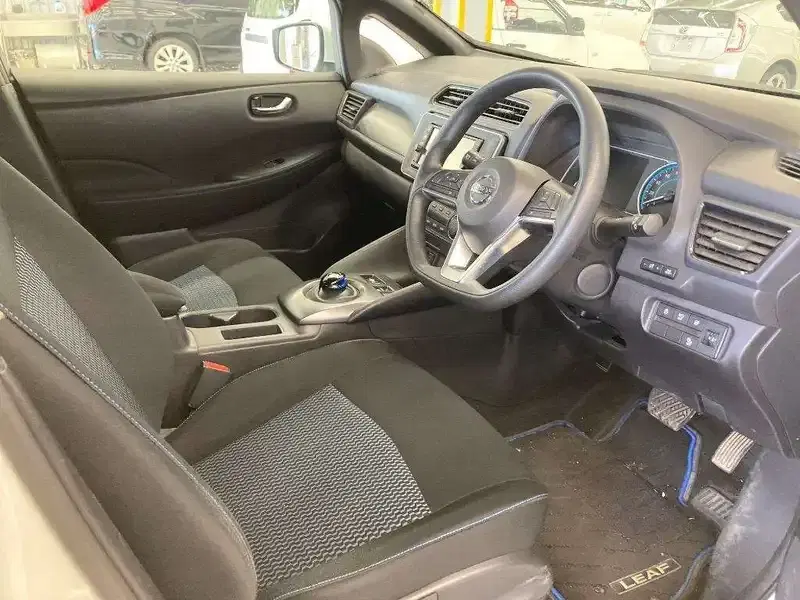 NISSAN LEAF S Image 5