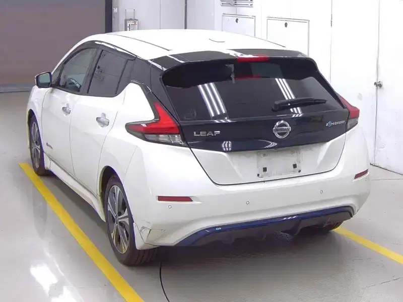 NISSAN LEAF X V SMART Image 2