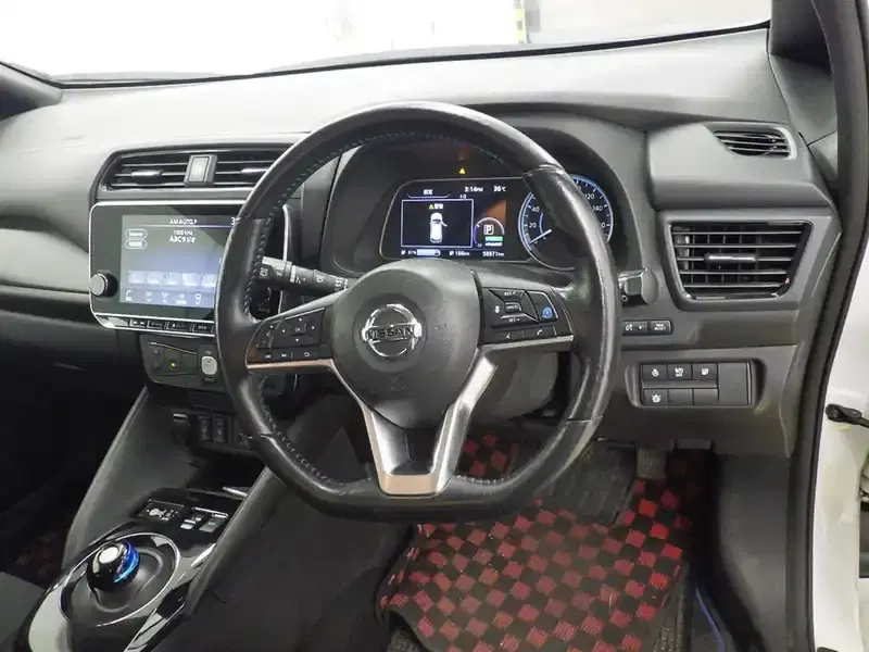 NISSAN LEAF X V SMART Image 3