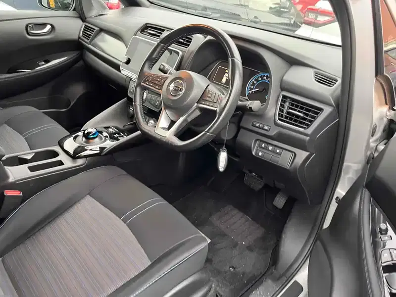 NISSAN LEAF X Image 9