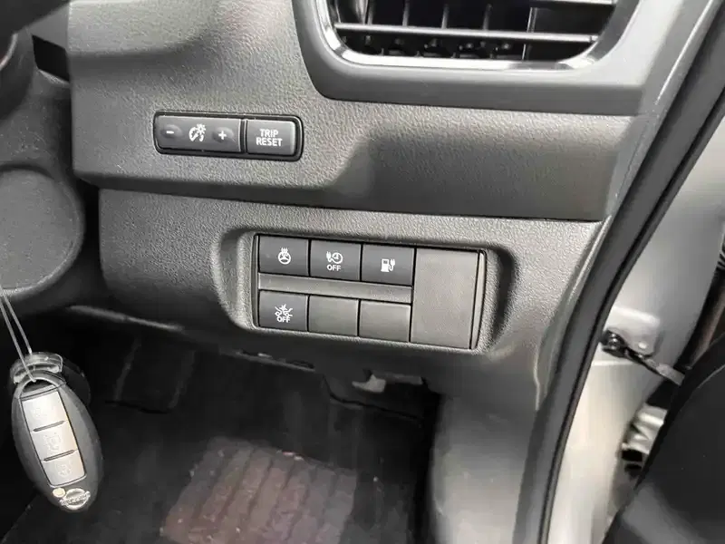 NISSAN LEAF X Image 10