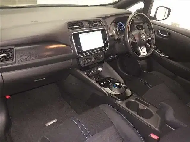 NISSAN LEAF X Image 6