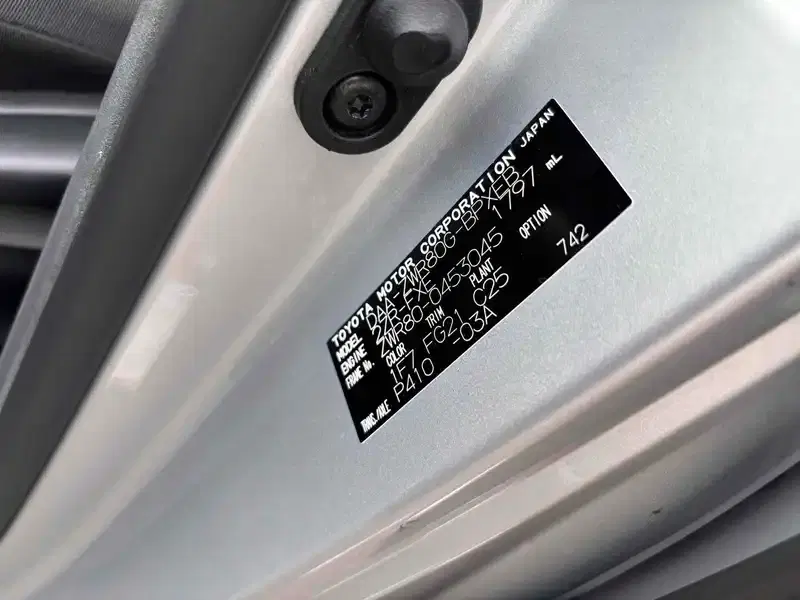 TOYOTA VOXY HYBRID X Image 18