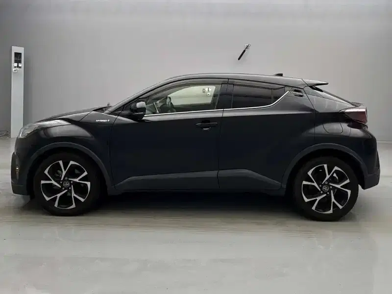 TOYOTA C-HR G Image 6