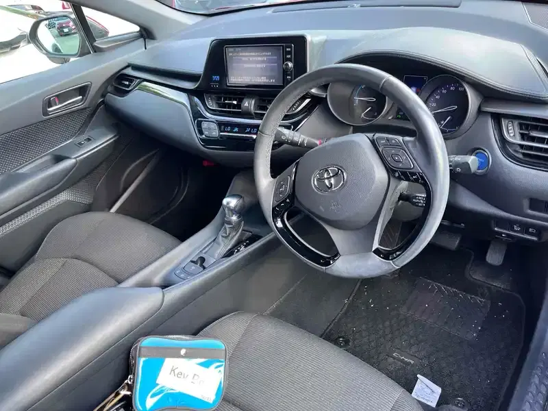 TOYOTA C-HR S Image 10